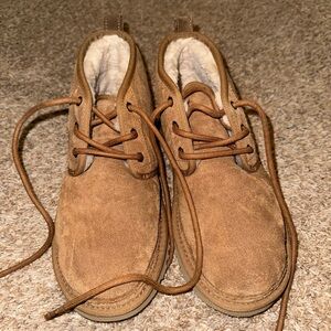 BASICALLY BRAND NEW WOMENS UGG NEUMELS - EXCELLENT CONDITION (only worn once)